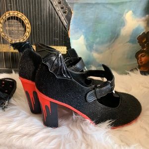 HCD Dracula Mary Janes sz 9